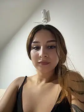 Snapshot of Mon_Cherry chatting on 03.25.26 Mon Cherry online show from 03.25.26