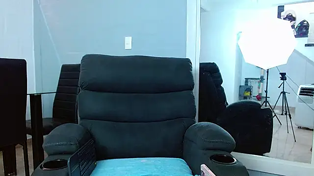 Snapshot of rousebonnett chatting on 01.23.25 rousebonnett online show from 01.23.25