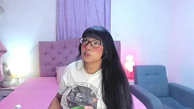 Snapshot of Latinabombsheell chatting on 06.03.26 Latinabombsheell online show from 06.03.26
