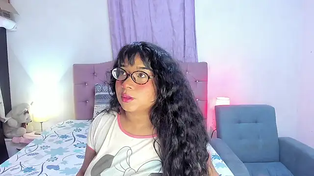 Snapshot of Latinabombsheell chatting on 06.30.26 Latinabombsheell online show from 06.30.26