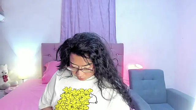Snapshot of Latinabombsheell chatting on 07.14.26 Latinabombsheell online show from 07.14.26