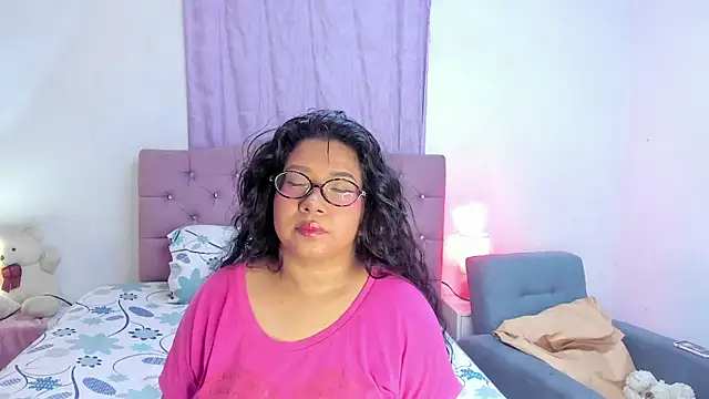 Snapshot of Latinabombsheell chatting on 07.31.26 Latinabombsheell online show from 07.31.26
