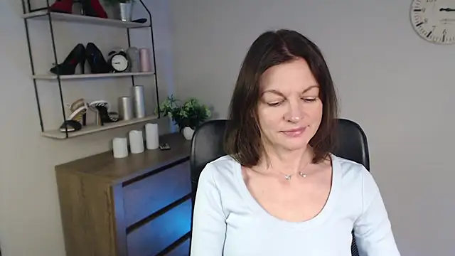 VivianWILD online show from 02.10.25