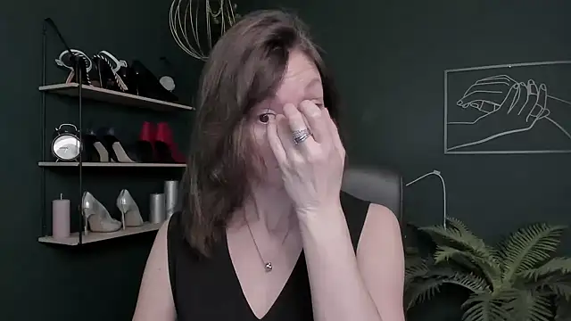 VivianWILD online show from 11.04.25