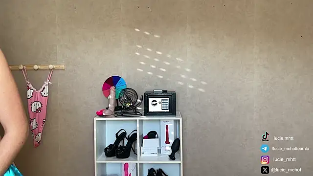 lucie mehott online show from 09.18.25