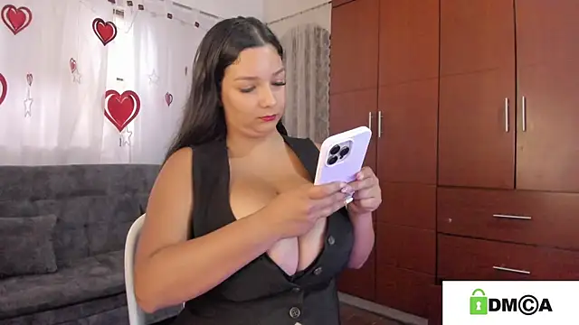 Snapshot of loreth_J chatting on 09.27.25 loreth J online show from 09.27.25