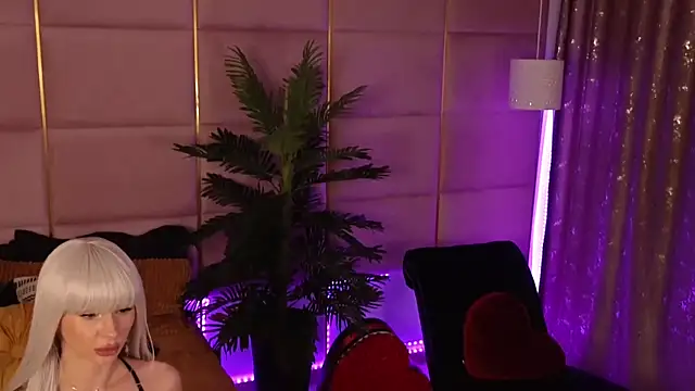 Elliblue online show from 01.13.25