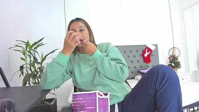 Alana Suares1 online show from 12.26.24