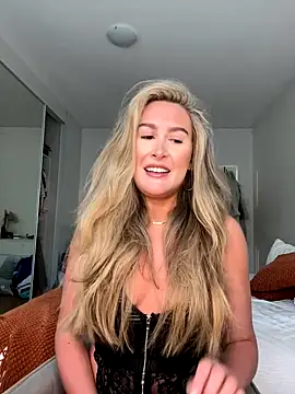 heidihulaa online show from 10.15.25