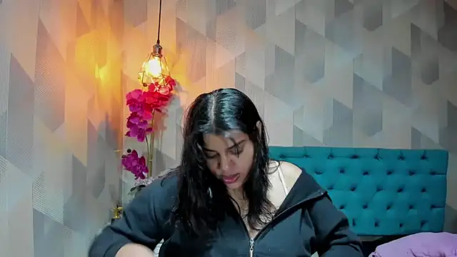 Snapshot of LindaBreeS chatting on 02.01.26 LindaBreeS online show from 02.01.26