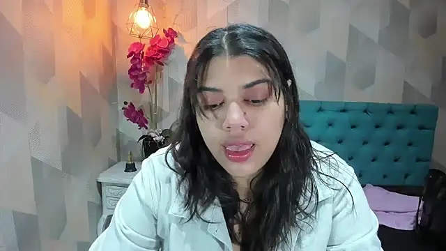 Snapshot of LindaBreeS chatting on 02.15.26 LindaBreeS online show from 02.15.26