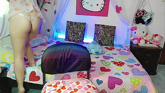 Snapshot of HanaWayne chatting on 04.08.26 HanaWayne online show from 04.08.26