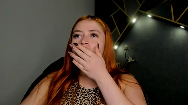 Snapshot of almma_shy chatting on 01.28.25 almma shy online show from 01.28.25