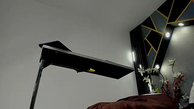 Snapshot of almma_shy chatting on 02.07.25 almma shy online show from 02.07.25