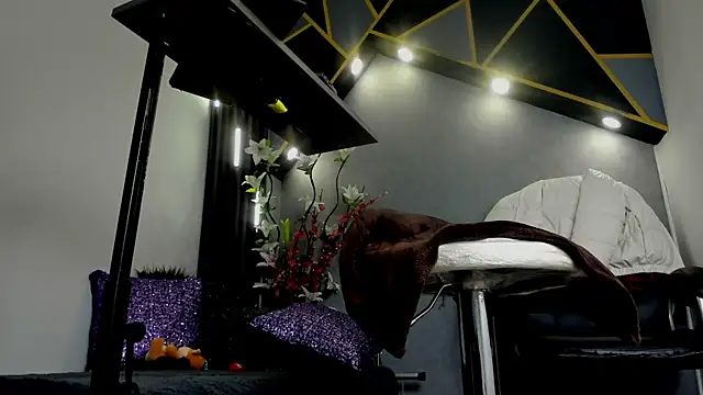 Snapshot of almma_shy chatting on 02.07.25 almma shy online show from 02.07.25