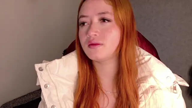 Snapshot of almma_shy chatting on 02.19.25 almma shy online show from 02.19.25