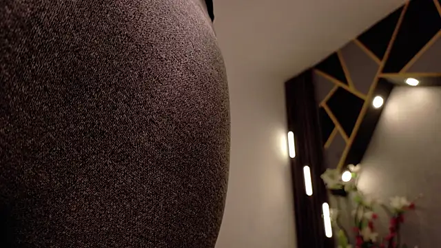 Snapshot of almma_shy chatting on 02.21.25 almma shy online show from 02.21.25