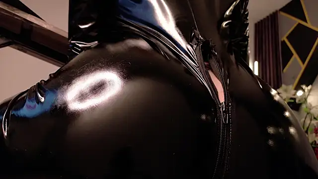 Snapshot of almma_shy chatting on 02.21.25 almma shy online show from 02.21.25