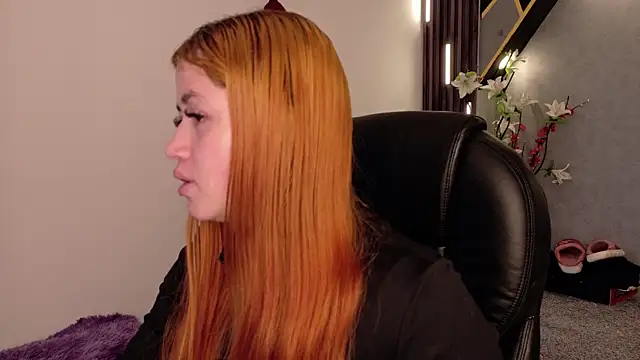 Snapshot of almma_shy chatting on 02.24.25 almma shy online show from 02.24.25