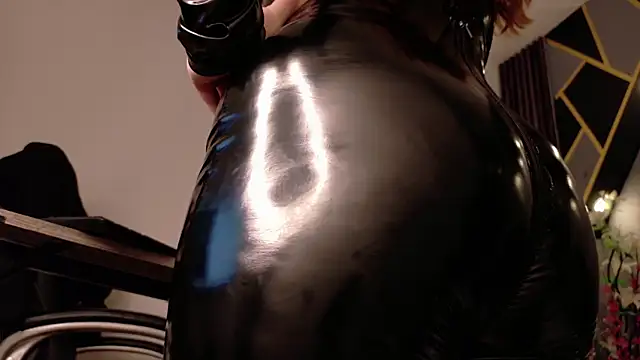 Snapshot of almma_shy chatting on 03.08.25 almma shy online show from 03.08.25