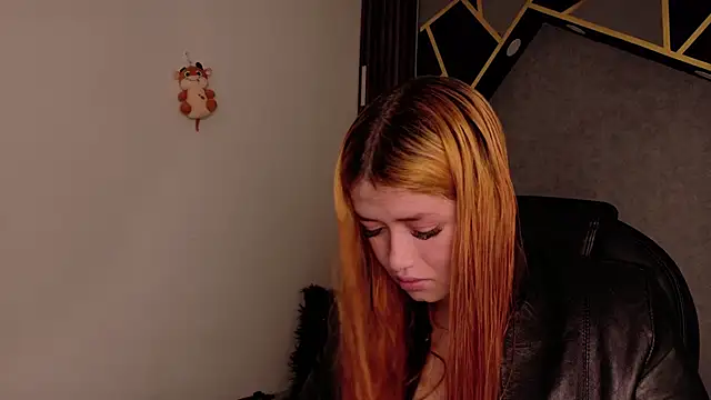 Snapshot of almma_shy chatting on 03.18.25 almma shy online show from 03.18.25