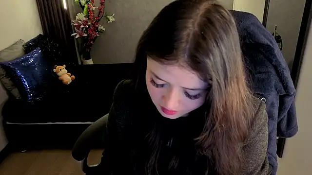 Snapshot of almma_shy chatting on 09.22.25 almma shy online show from 09.22.25