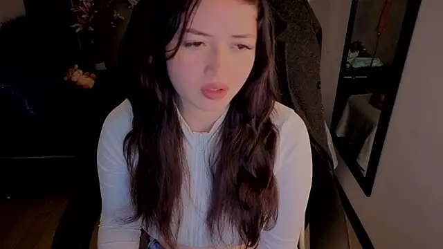 Snapshot of almma_shy chatting on 10.15.25 almma shy online show from 10.15.25