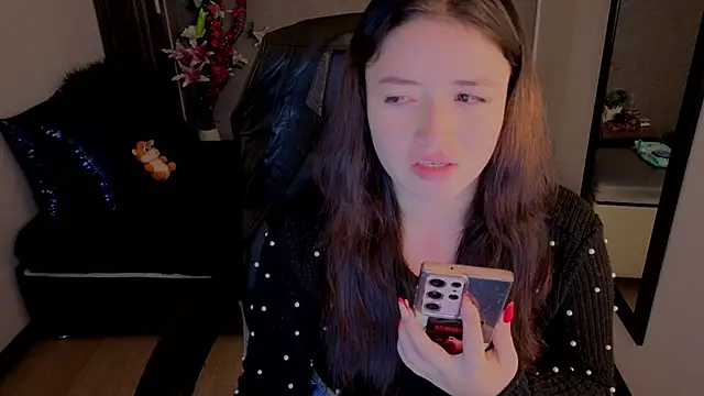 Snapshot of almma_shy chatting on 10.21.25 almma shy online show from 10.21.25