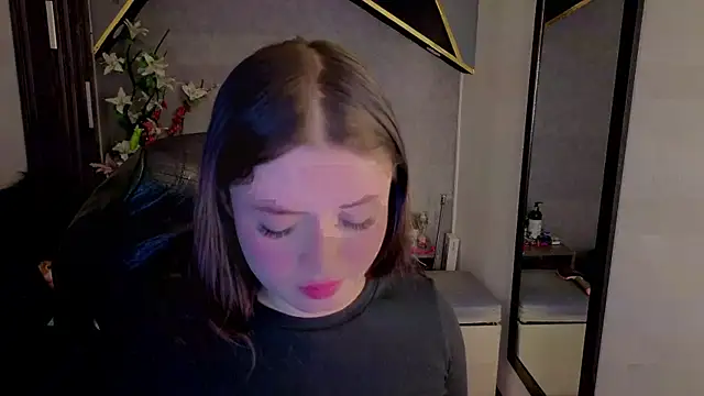 Snapshot of almma_shy chatting on 10.23.25 almma shy online show from 10.23.25