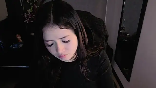 Snapshot of almma_shy chatting on 11.06.25 almma shy online show from 11.06.25