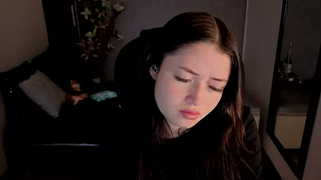 Snapshot of almma_shy chatting on 11.14.25 almma shy online show from 11.14.25