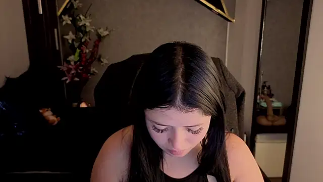 Snapshot of almma_shy chatting on 11.26.25 almma shy online show from 11.26.25