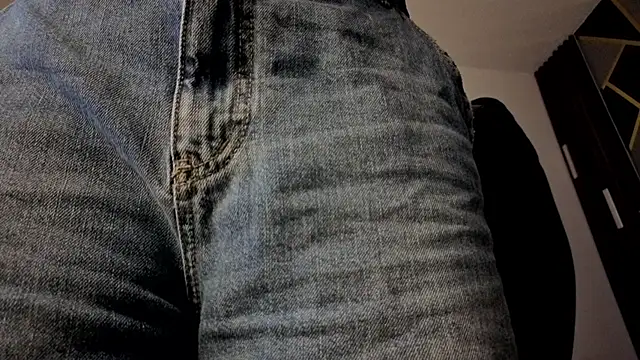 Snapshot of almma_shy chatting on 11.28.25 almma shy online show from 11.28.25