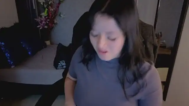 Snapshot of almma_shy chatting on 12.05.25 almma shy online show from 12.05.25