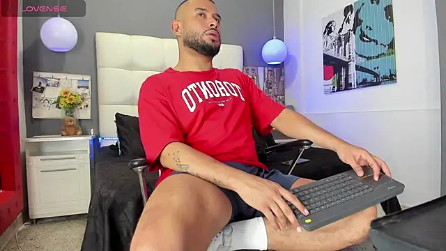 Snapshot of THIAGOXBIG chatting on 03.10.25 THIAGOXBIG online show from 03.10.25