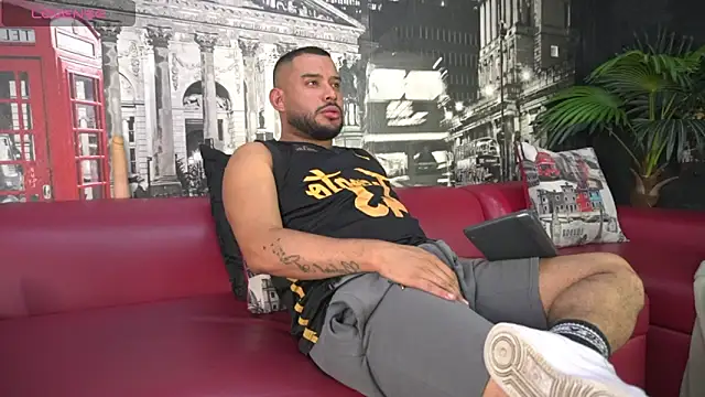 Snapshot of THIAGOXBIG chatting on 10.01.25 THIAGOXBIG online show from 10.01.25