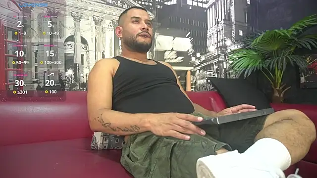 Snapshot of THIAGOXBIG chatting on 10.22.25 THIAGOXBIG online show from 10.22.25