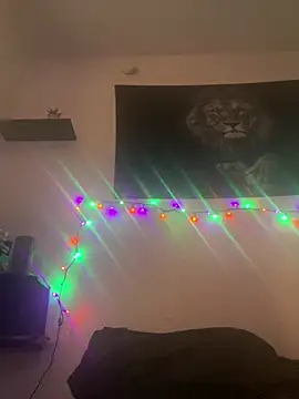 lolabun247 online show from 10.30.25