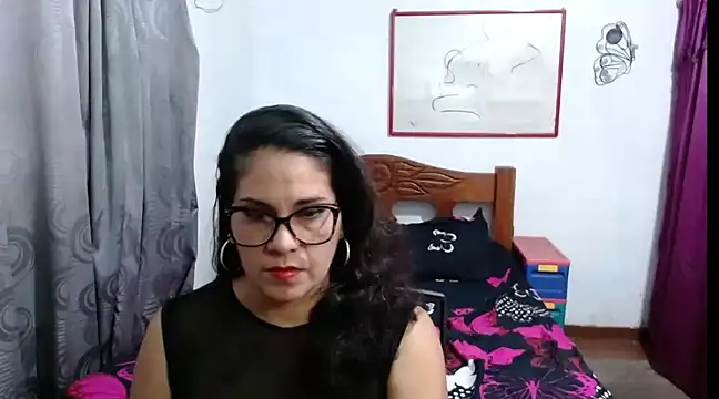 Snapshot of Mistresskloe01 chatting on 12.27.24 Mistresskloe01 online show from 12.27.24