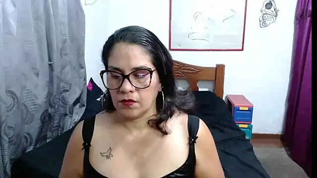 Snapshot of Mistresskloe01 chatting on 02.15.25 Mistresskloe01 online show from 02.15.25