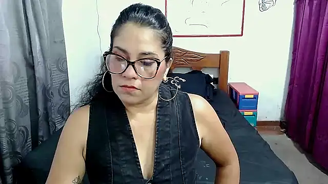 Snapshot of Mistresskloe01 chatting on 09.12.25 Mistresskloe01 online show from 09.12.25