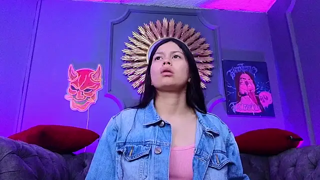 Snapshot of Julieta_Russell chatting on 12.30.24 Julieta Russell online show from 12.30.24