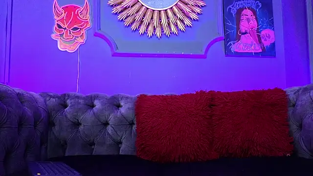 Snapshot of Julieta_Russell chatting on 02.05.25 Julieta Russell online show from 02.05.25