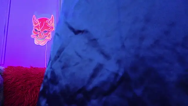 Snapshot of Julieta_Russell chatting on 02.07.25 Julieta Russell online show from 02.07.25