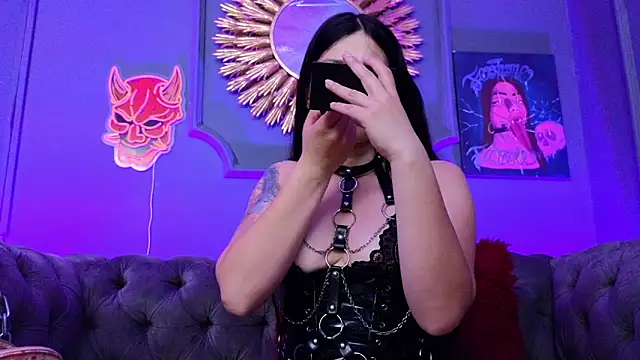 Snapshot of Julieta_Russell chatting on 02.18.25 Julieta Russell online show from 02.18.25