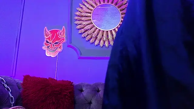 Snapshot of Julieta_Russell chatting on 02.24.25 Julieta Russell online show from 02.24.25