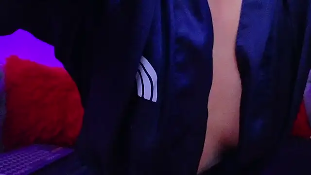 Snapshot of Julieta_Russell chatting on 03.06.25 Julieta Russell online show from 03.06.25