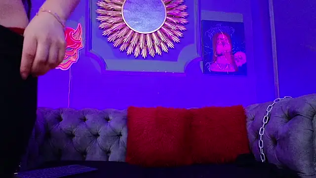 Snapshot of Julieta_Russell chatting on 03.07.25 Julieta Russell online show from 03.07.25