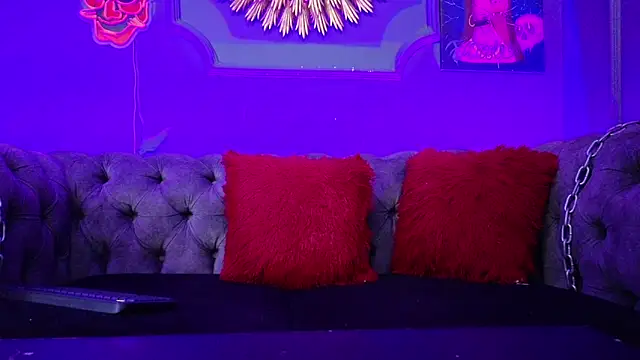 Snapshot of Julieta_Russell chatting on 03.10.25 Julieta Russell online show from 03.10.25