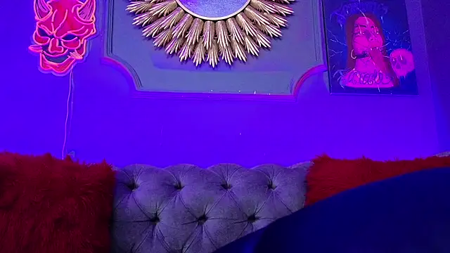 Snapshot of Julieta_Russell chatting on 03.11.25 Julieta Russell online show from 03.11.25